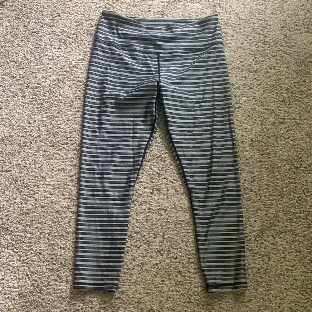 ZYIA Chevron Patterned Gray and Black Leggings